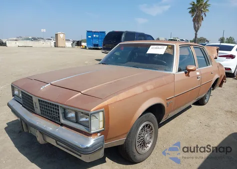 1982 Oldsmobile Cutlass Supreme Brougham из США, поврежденный, VIN 1G3AM69A7CM547299